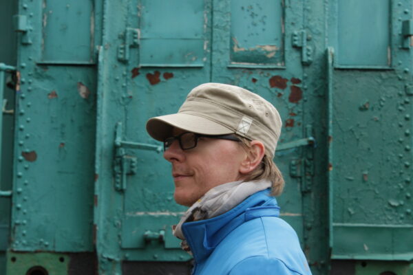 “Kuldsed kärbsed onu kehal” jt luuletusi