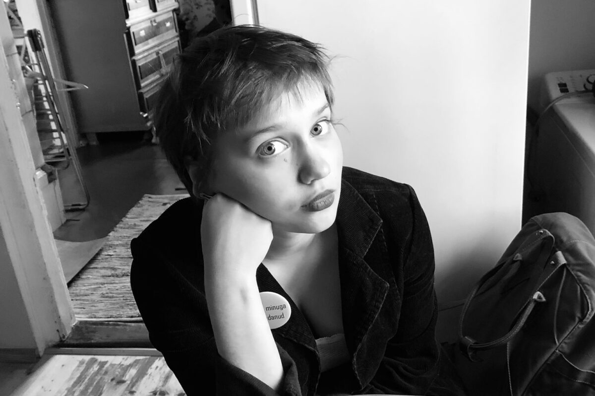 “*mööda taevanõmme võid näha siledaid hukerjaid kalu” jt luuletusi