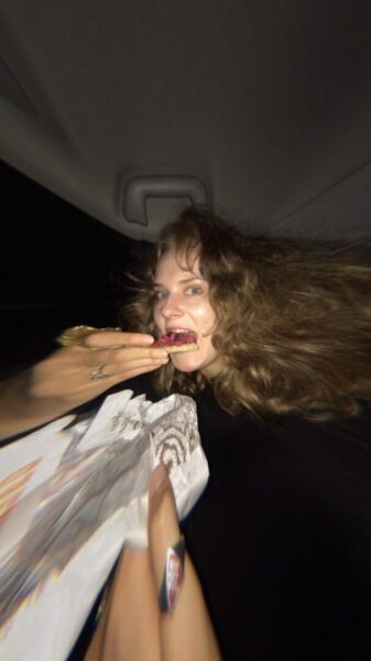 VÄLGATUS: Ood vabadele hämaratele Tõenäolisustele ehk Epifaania tõlkimise võimalikkusest poeetilises keelemängus