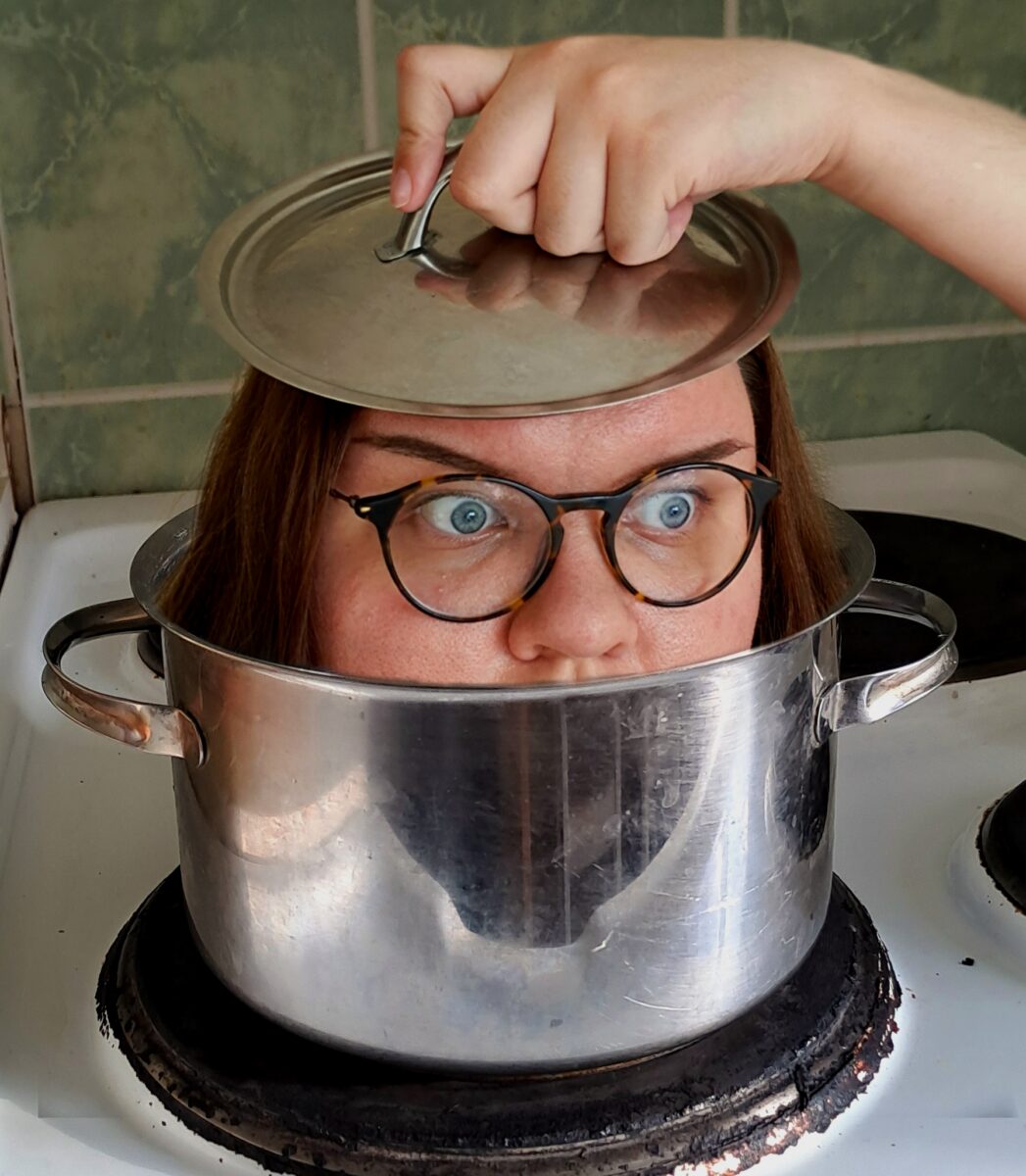 Vaadates ööd läbi udu, läbi klaasi, läbi mineviku