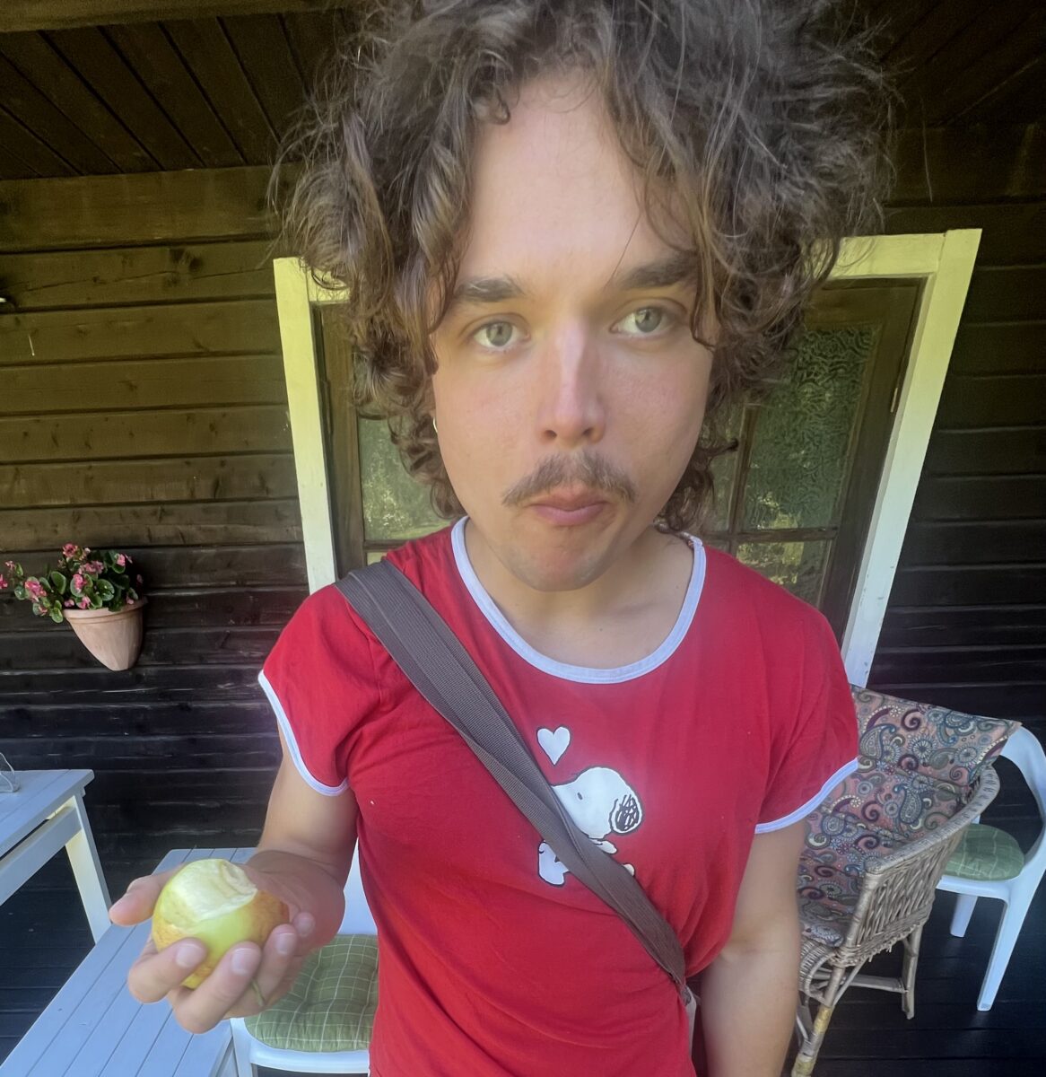 “*istun kohvikus” jt luuletusi