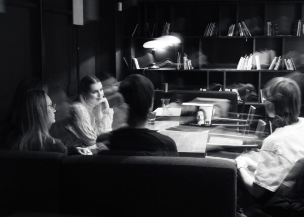 Kas enda kriitikuks nimetamine on cringe? Noorte kriitikute vestlusring