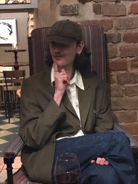 Ettevaatust! Kontseptualismiteerullil täiskäik sees