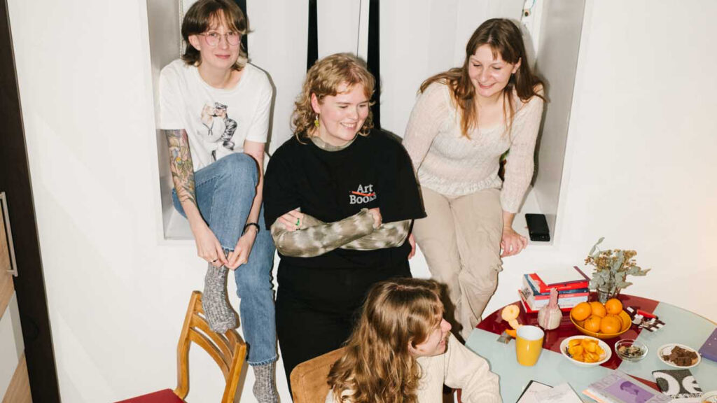 Kuidas kirjutada nagu sina ise. Vestlusring Heneliis Nottoni raamatu “Tähed Agnesele” valmimisest