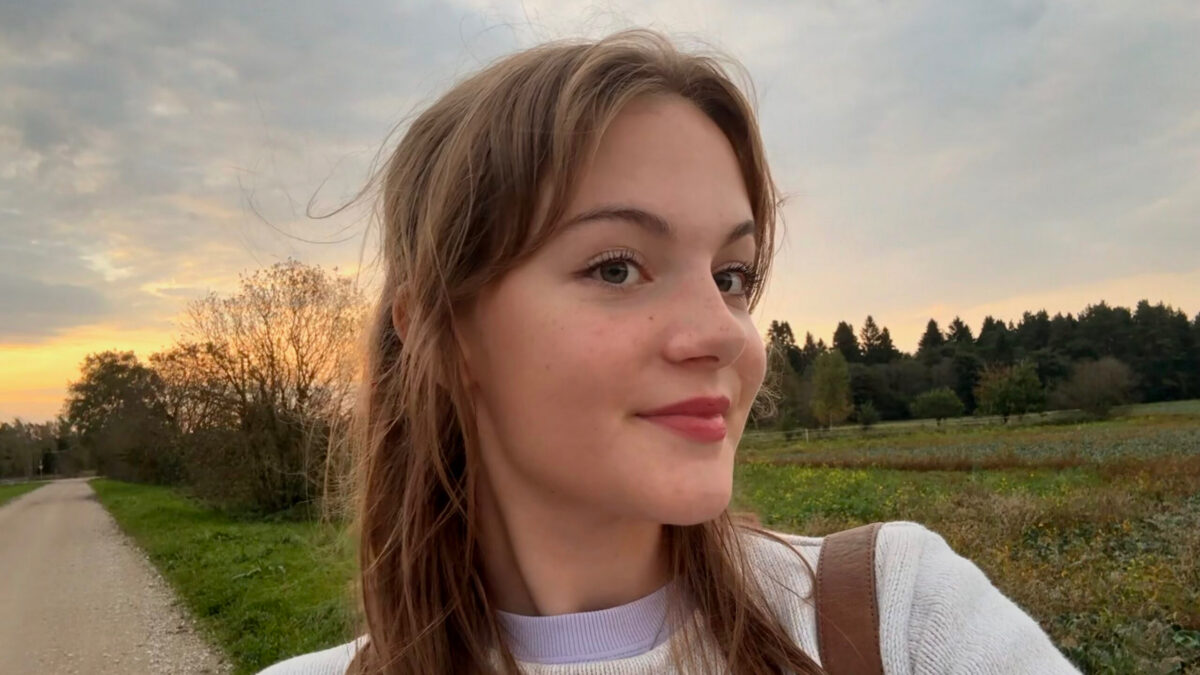 “Naiseiga roogib tüdrukut” jt luuletusi