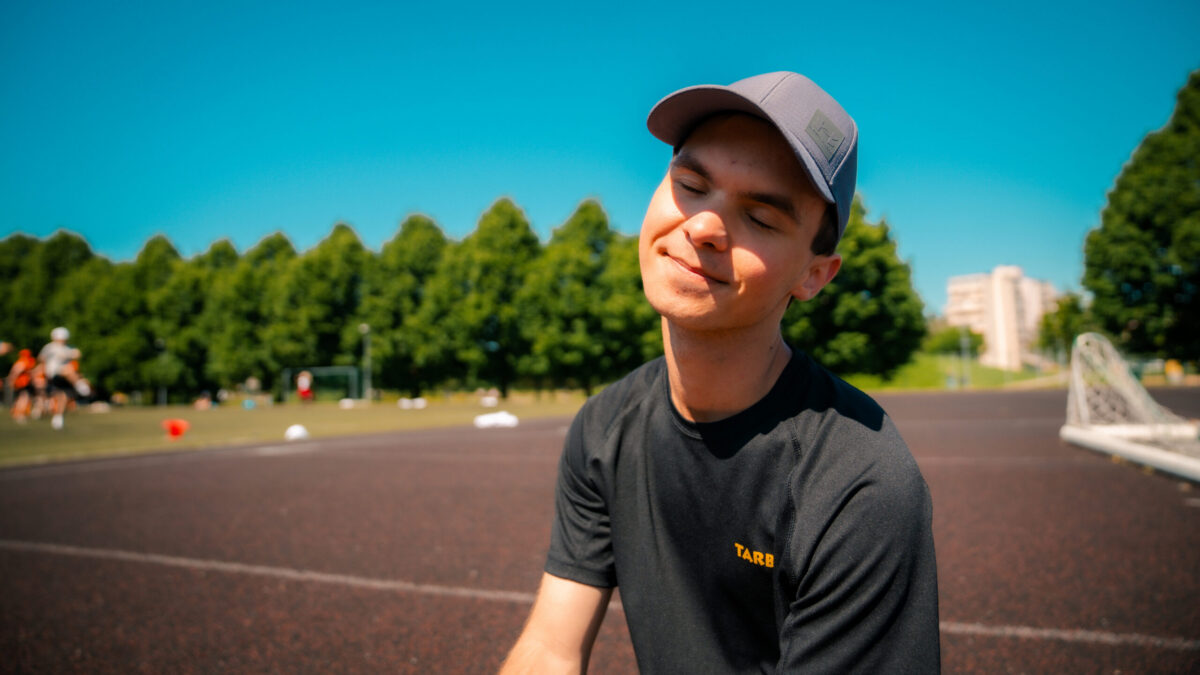 “hommik kargab püsti” jt luuletusi