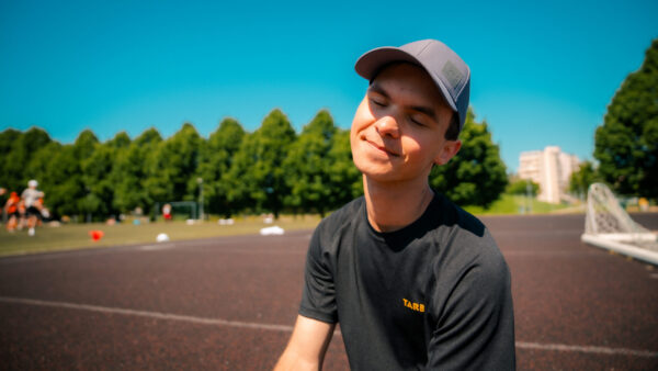 “hommik kargab püsti” jt luuletusi