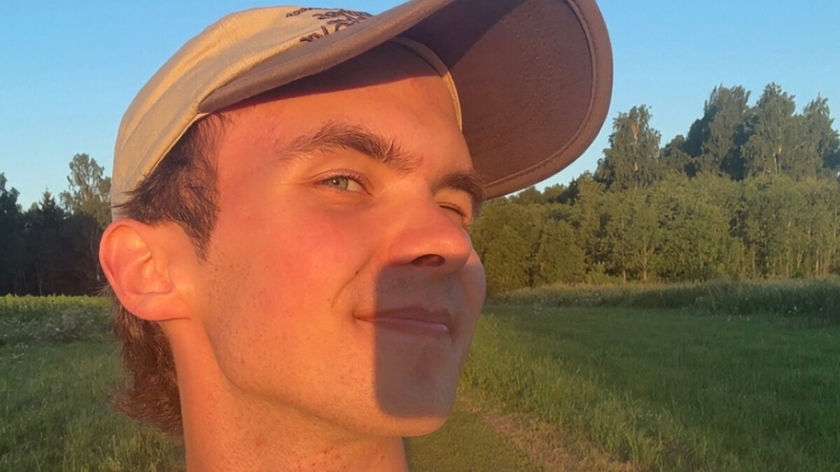 Romaan, mis kukub alla põlevast helikopterist, aga koob samal ajal kampsunit